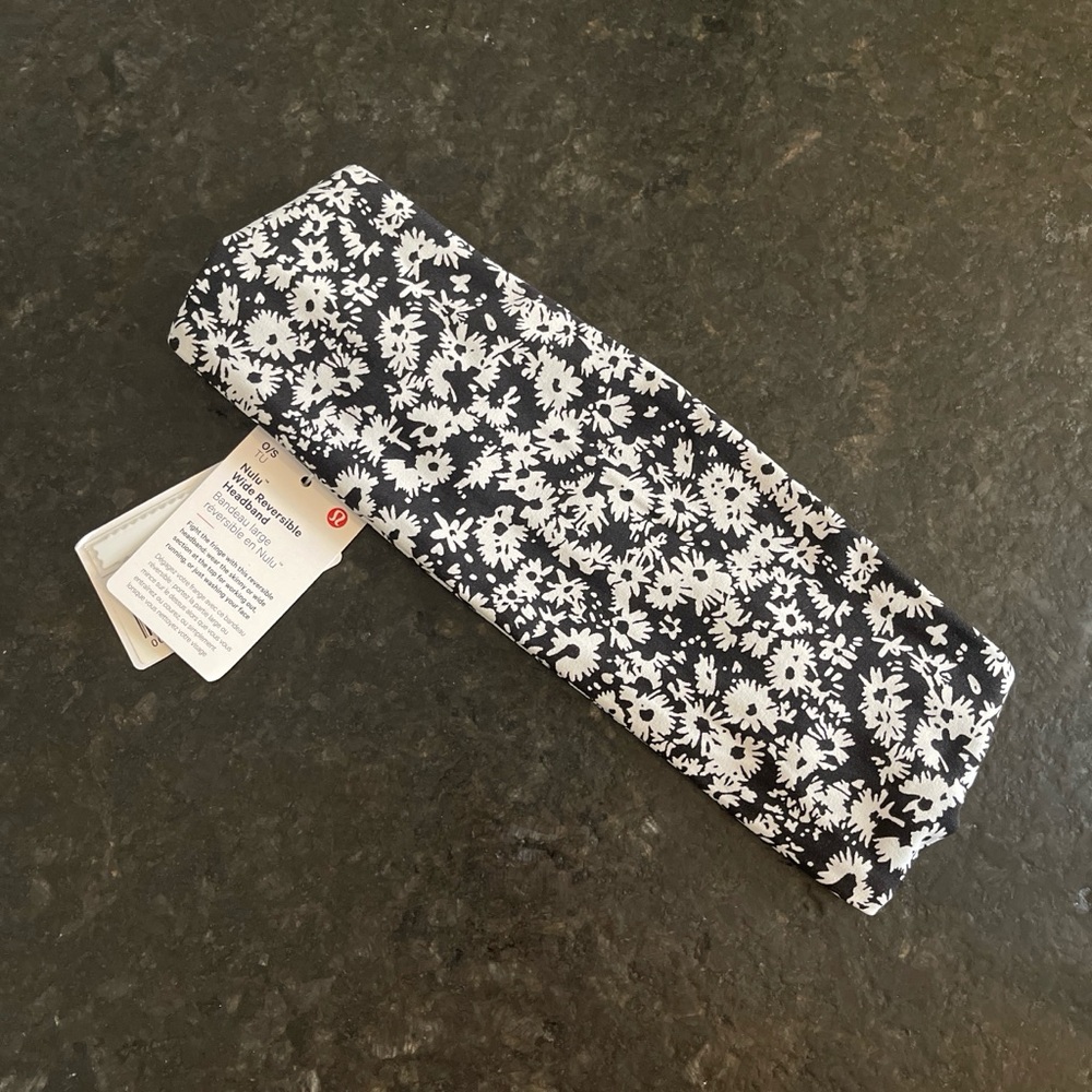 NWT Lululemon Nulu Headband Black and White Hair Accessories